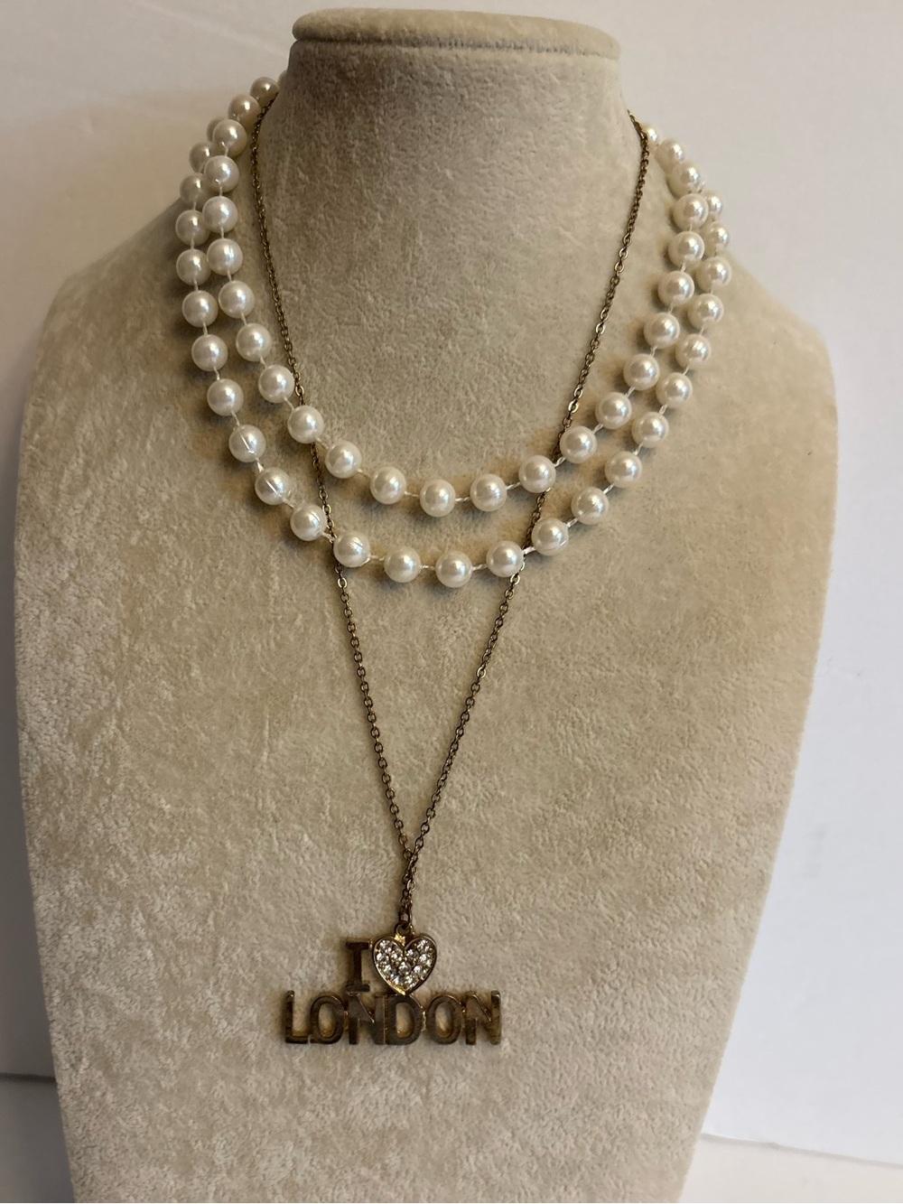 London Necklace Set Faux Pearl Strand & I Love London Pendant 2 Piece